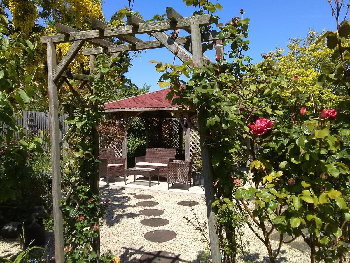 Cherry Garden B&B Фолькустоун Экстерьер фото